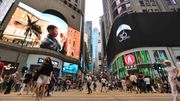 薪酬趨勢2023｜香港月入中位數20,300元、男女收入相差3,600元！金融及保險業月入35,000元｜9個行業工時及工資比較