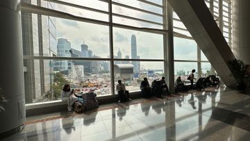 新世界, 鄭志剛, 香港財富傳承學院, HKBT