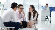 職場攻略｜嘴薄尖酸刻薄、斜眼望人機心重：「職場小人」有樣睇！6種面相有一個共通點、3招自保防小人