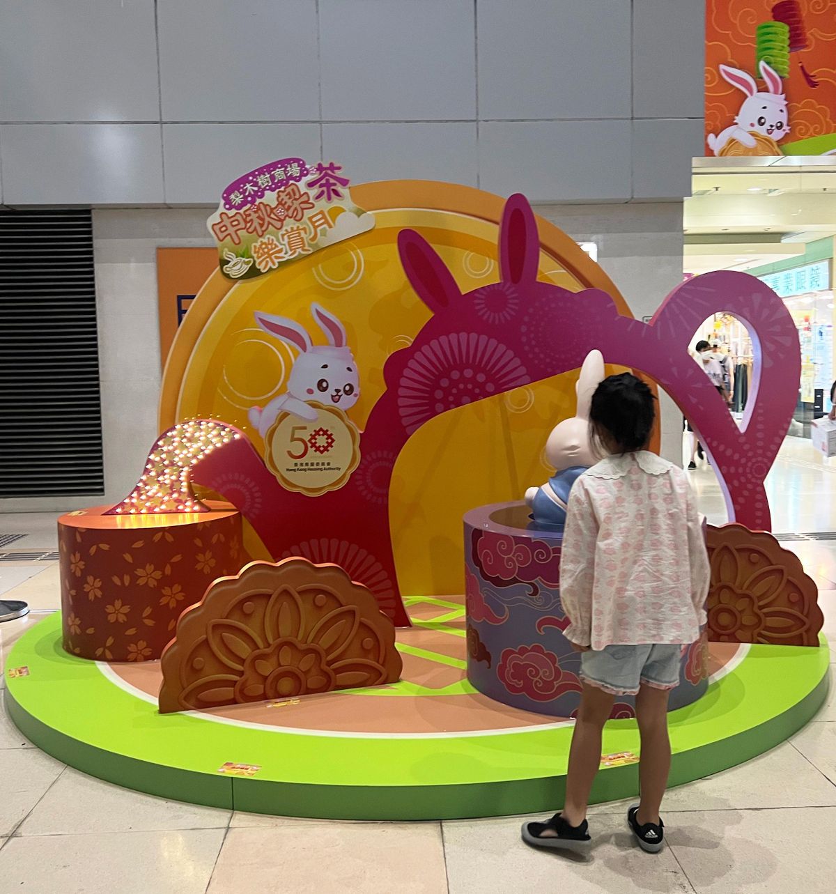 香港好去處, 親子好去處, 房委會, 商場, 香港夜繽紛, 中秋節, 國慶, 特色燈籠, 放水燈, hkbt, 香港財經時報