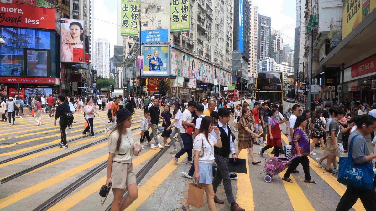 薪酬趨勢2023｜香港平均每戶住2.7人｜從事經濟活動家庭︰月入中位數3.8萬｜住私樓月賺5萬元