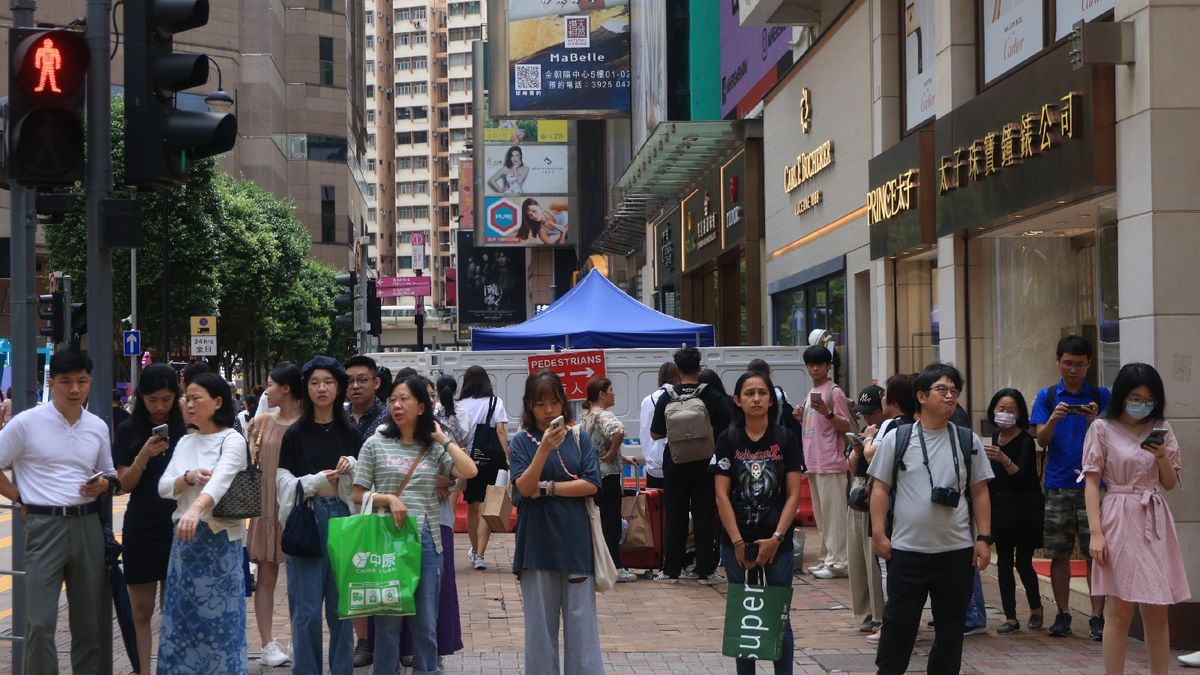 網民熱話｜內地男來港綠燈過馬路被罰2000元？網民驚訝：我一直這樣過｜香港交通規例+馬路守則一覽