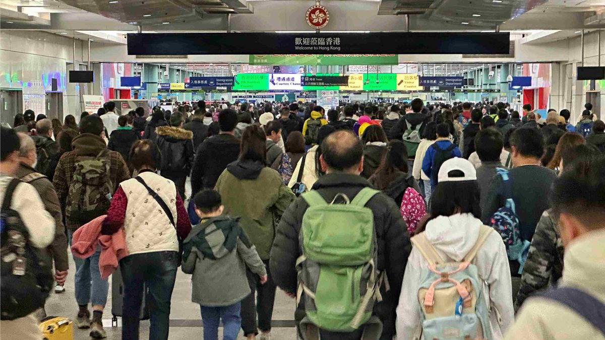 北上消費潮｜人民幣貶值｜聖誕長假逾百萬人次北上｜分析︰港元明年或轉弱｜兩地價格差距進入調整