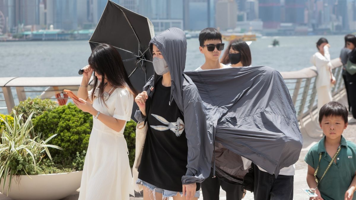 天文台颱風消息｜低壓區國慶假期移近！「秋老虎」來襲氣溫偏高｜預測：10日內有1至2個颱風