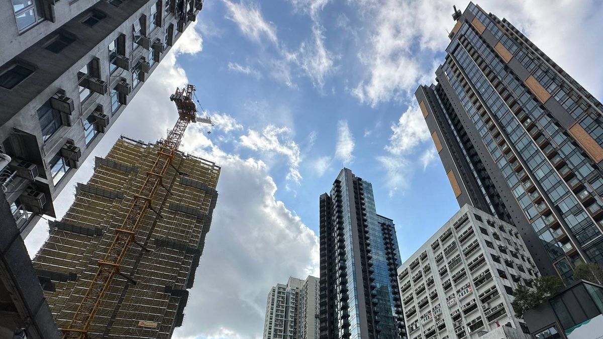 恒生指數跌穿萬五點！美聯物業：股市波動為樓市添壓籲全撤辣