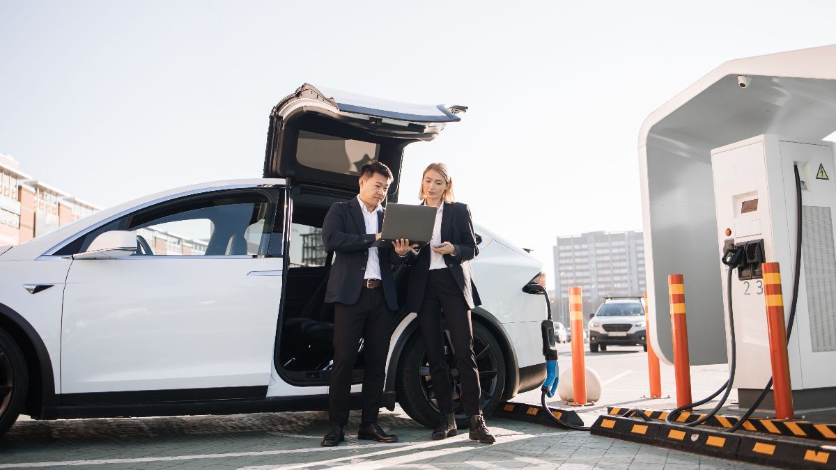 中國電能車將帶領世界潮流 比亞迪銷量首次超越Tesla｜華語產經