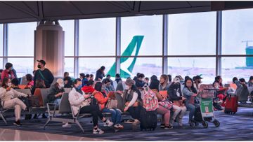 國泰航空業績轉虧為盈賺97億元, 復派普通股股息, 每手收430元, hkbt, 香港財經時報