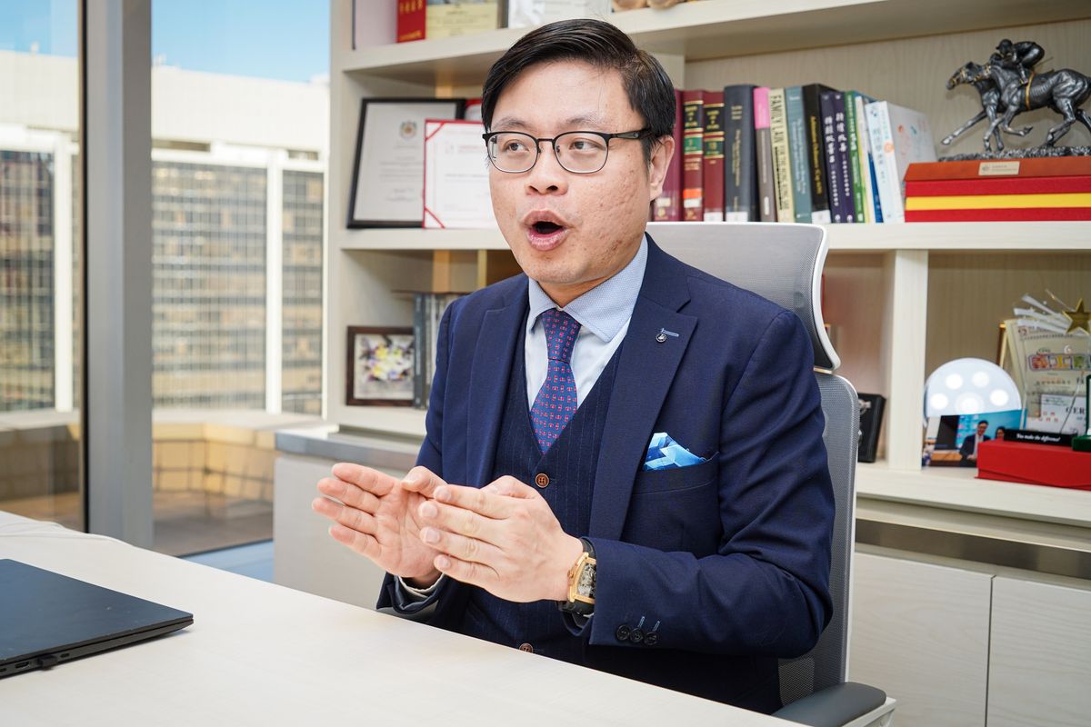 蘇文傑形容「平安紙絕不平安」，對財富傳承效能有所影響。