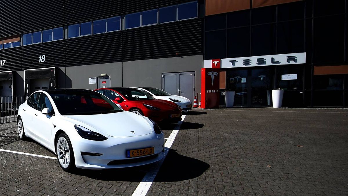Tesla市值跌出美企十大！現時第10位是...