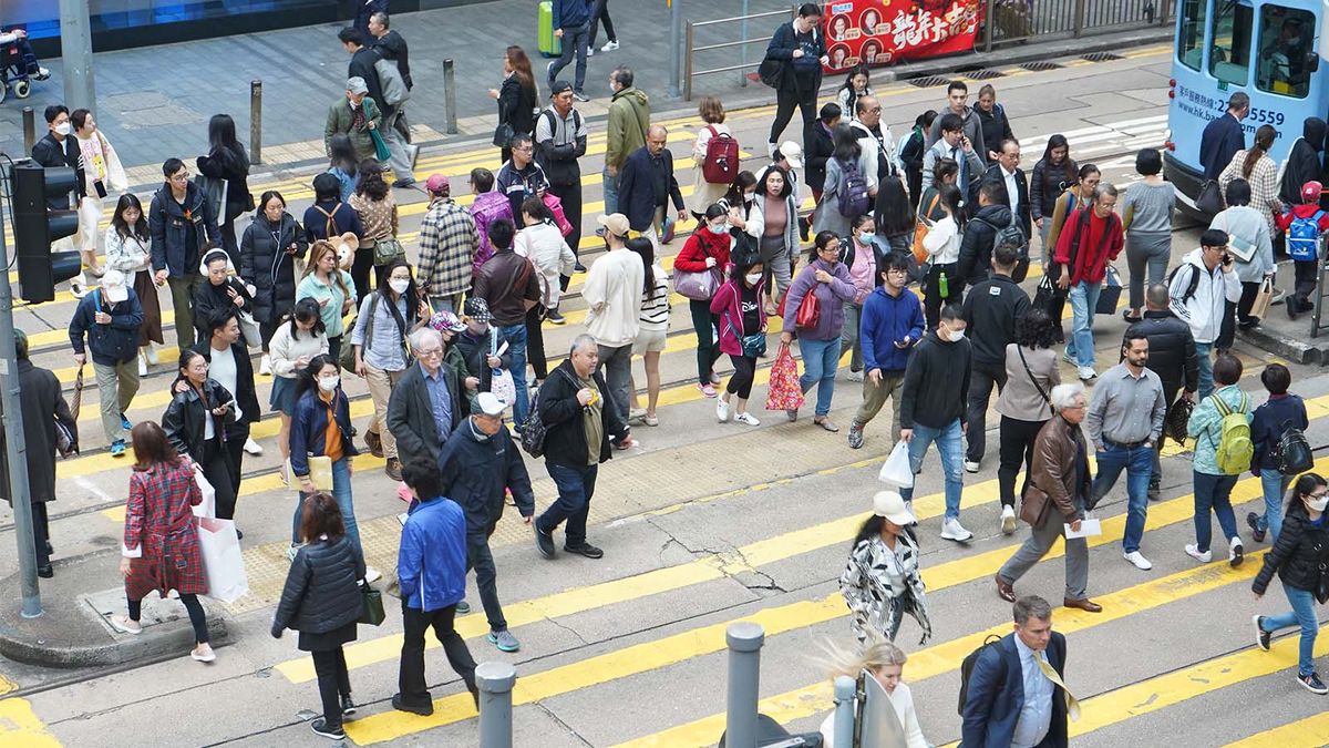 香港薪酬趨勢2024｜工資中位數19,800元、年升3.5%！20個行業人工升幅比較：物管、餐飲加最多