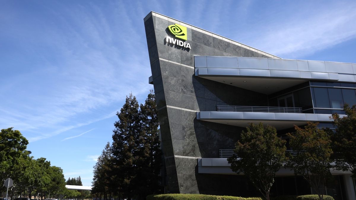 NVIDIA業績分析：數據業務收入升逾400%！股價蓄勢破頂、「AI 5」取代「七騎士」地位？