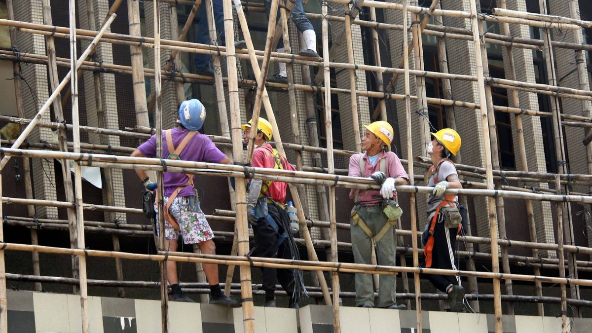 勞工處優化工作暑熱警告：5月起生效、與「極端酷熱天氣」掛鉤｜3項重點新修訂