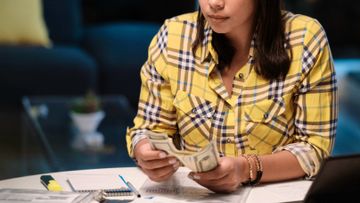 理財個案｜35歲單身客戶服務員沒結婚打算、可月儲8k不多消費不懂投資｜財智三人幫