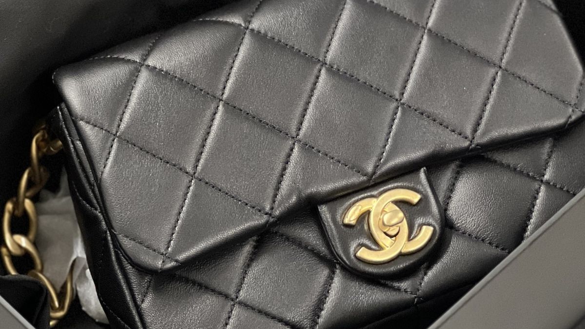 CHANEL Flap Bag