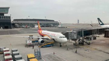 香港航空學生優惠計劃, 日韓泰台都得, 學生證同行多3位享85折機票, 香港財經時報