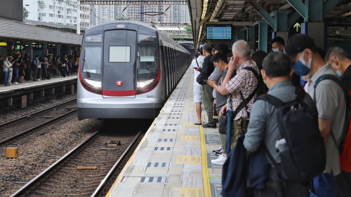 港鐵加薪持平：2.05%至6.15%、有45周年特別獎金｜單身全職員工1＋1家屬八達通可免費搭車