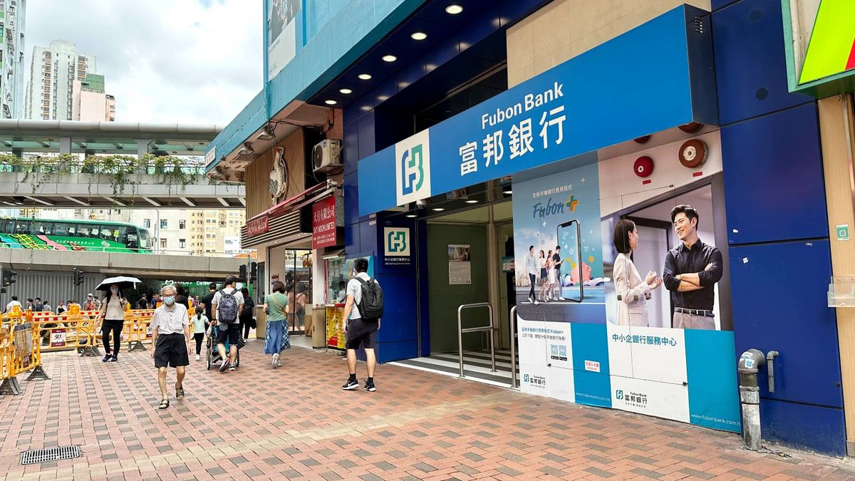 港元定期半年賺息大法：12間銀行優惠比較！發鈔行3.5厘 VS 中小行4厘！穩陣賺10,000元