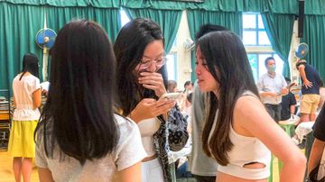 周凱旋基金會今日起向2025年文憑試女考生每人派3300元助學金, 香港財經時報