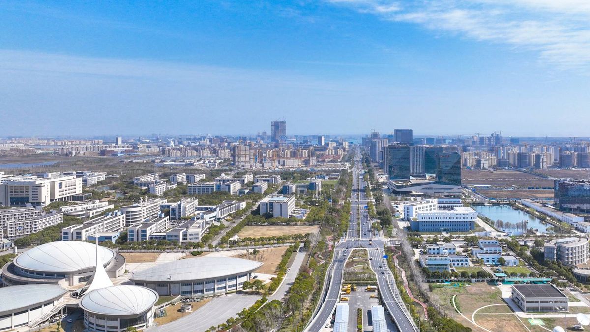 五年來，該地區生產總值年均增長19.8%；外商直接投資實際到位金額年均增長45.3%，貿易進出口額年均增長37.5%