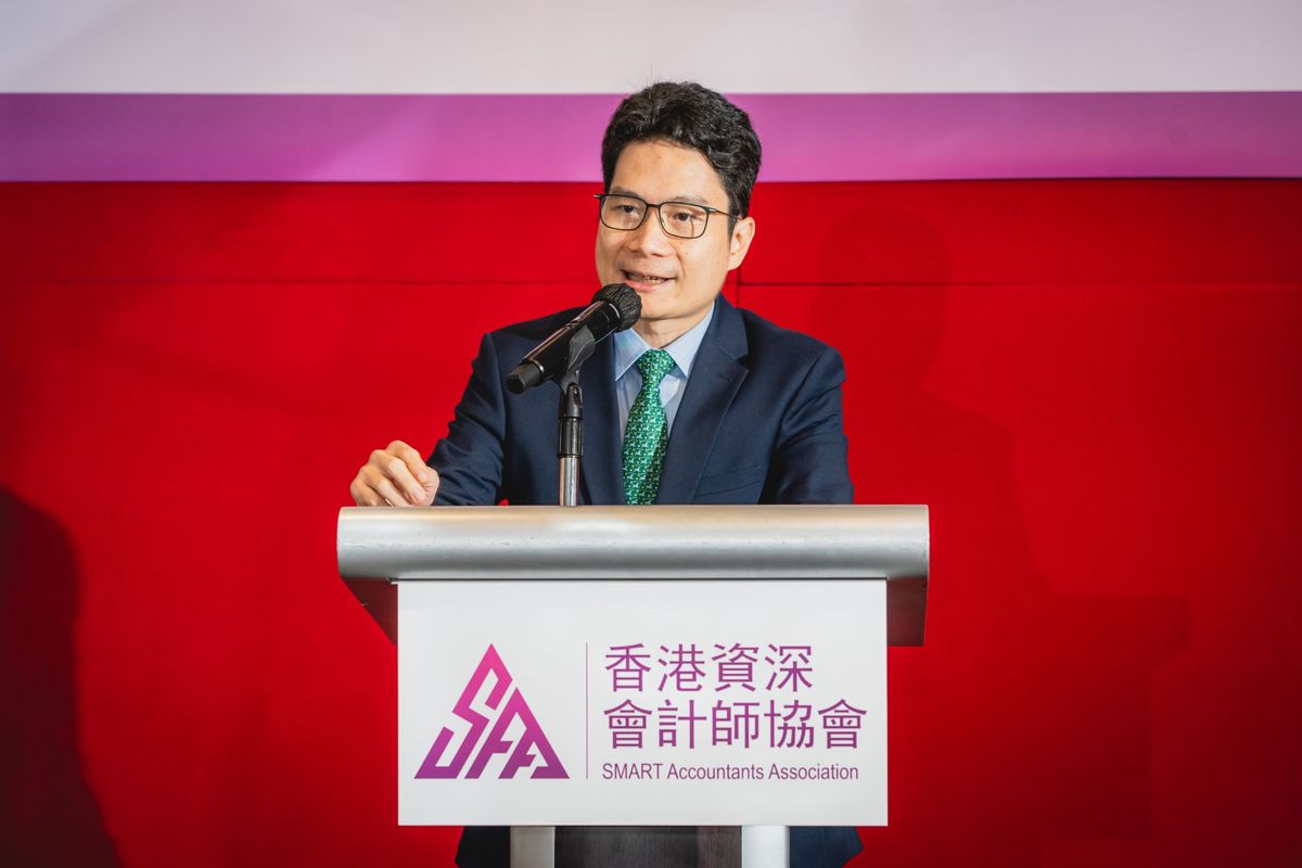 香港資深會計師協會就職典禮邀請到主禮嘉賓財經事務及庫務局副局長陳浩濂先生JP致詞，感謝兩位聯席會長及理事們對會計業界的深遠貢獻、並祝願會計業界發展昌盛。 
