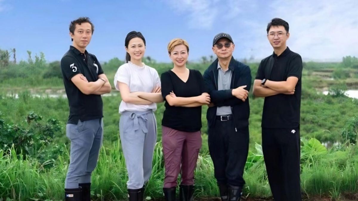右二：金利來集團曾智謀先生。中：煉石科技創辦人及首席執行官陳念慈女仕。左一：煉石科技首席營運官李東庭先生