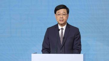 李家超, 國慶日半價睇戲, 全日免費乘電車, 港鐵大部分路綫75折