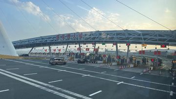 港珠澳大橋東人工島12月13日起設臨時安全檢查站, 拒絕檢查將按法律法規處理, 香港財經時報