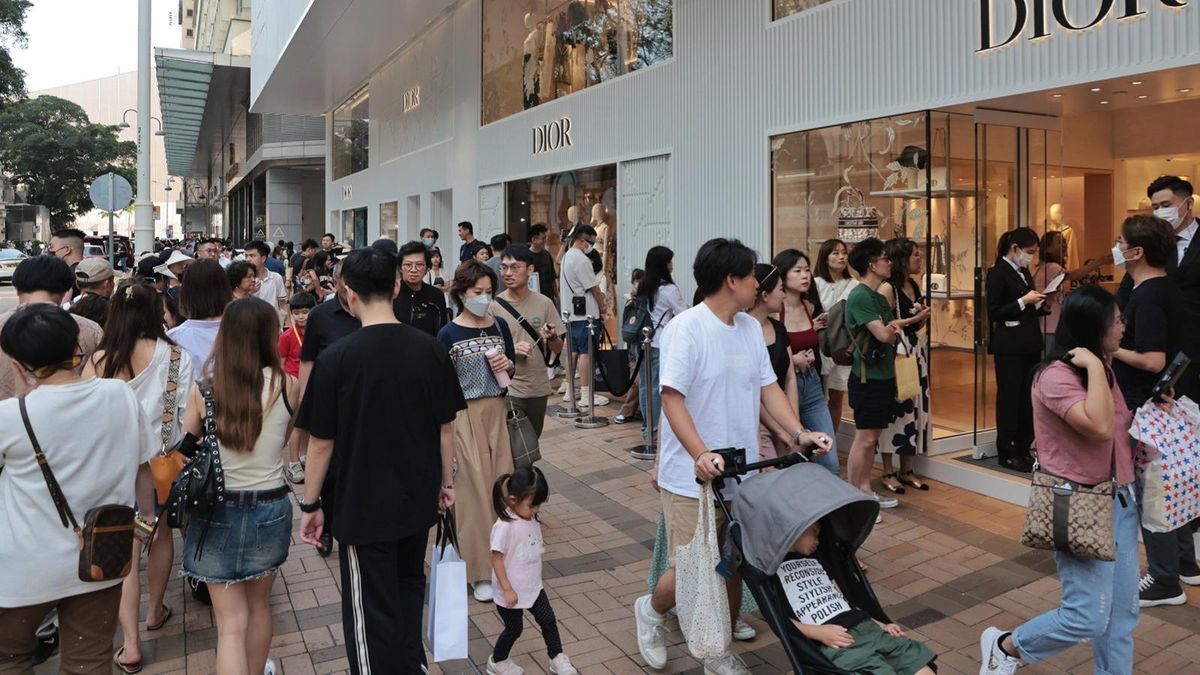 一簽多行恢復後首周末：訪港旅客增加10%！有餐飲業代表估計12月生意額升兩成