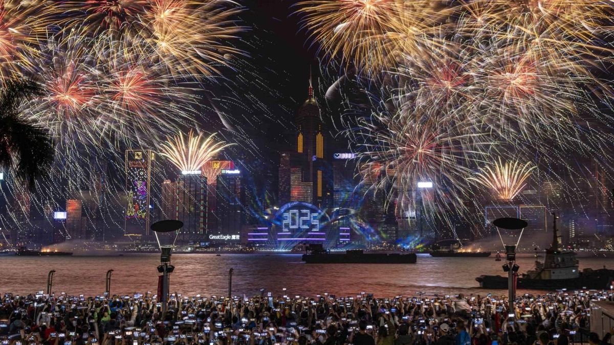 香港跨年倒數煙花匯演：MIRROR現在獻唱＋8大最佳觀賞位置