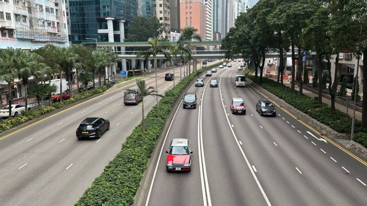 運輸署：11月起八歲以下兒童坐私家車須強制使用兒童束縛設備