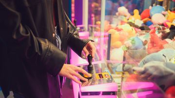 夾公仔機機爪自動鬆開是設了保夾機制, 投訴後即獲全數退款, 香港財經時報