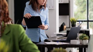 教育局特殊教育分部招聘行政助理月薪27475元, 須學士學位, 合約期1年, 香港財經時報