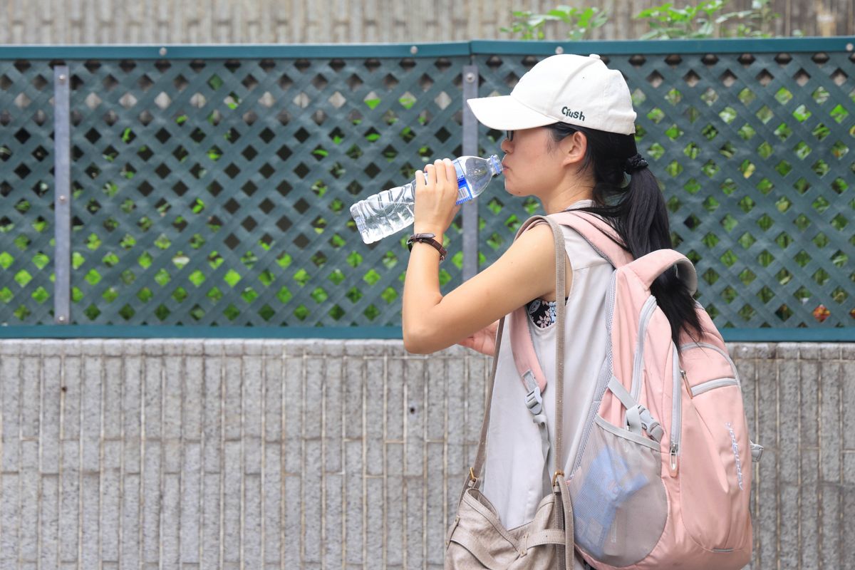 天文台：超強颱風山陀兒吹向台灣！國慶日大致天晴酷熱！本港周四市區最低氣溫跌至22度