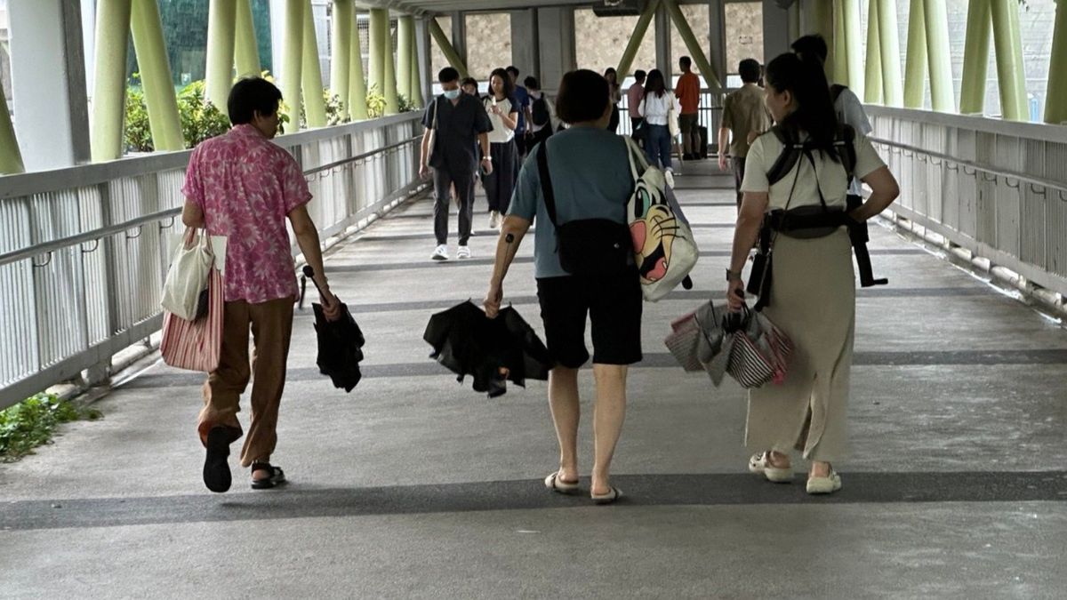 天文台改發紅雨後特別交通安排：港鐵按需要適度加密班次、有巴⼠停駛改道 