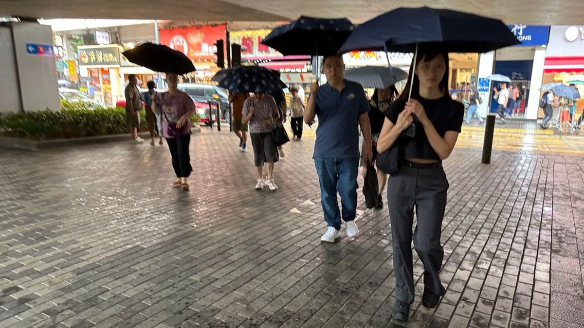 香港天文台：黑色暴雨警告信號生效 雨勢可能持續