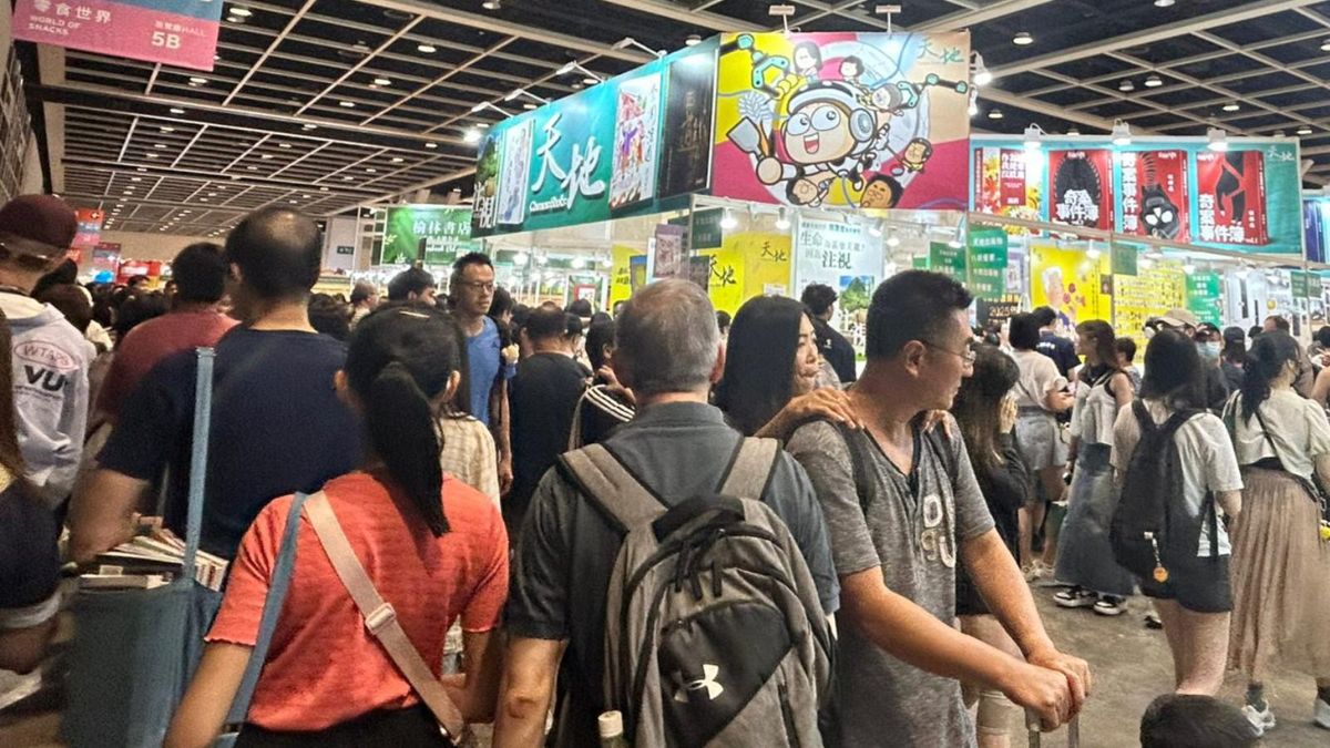 香港書展周一提早於上午9時重開：同時延長晚上開放時間　