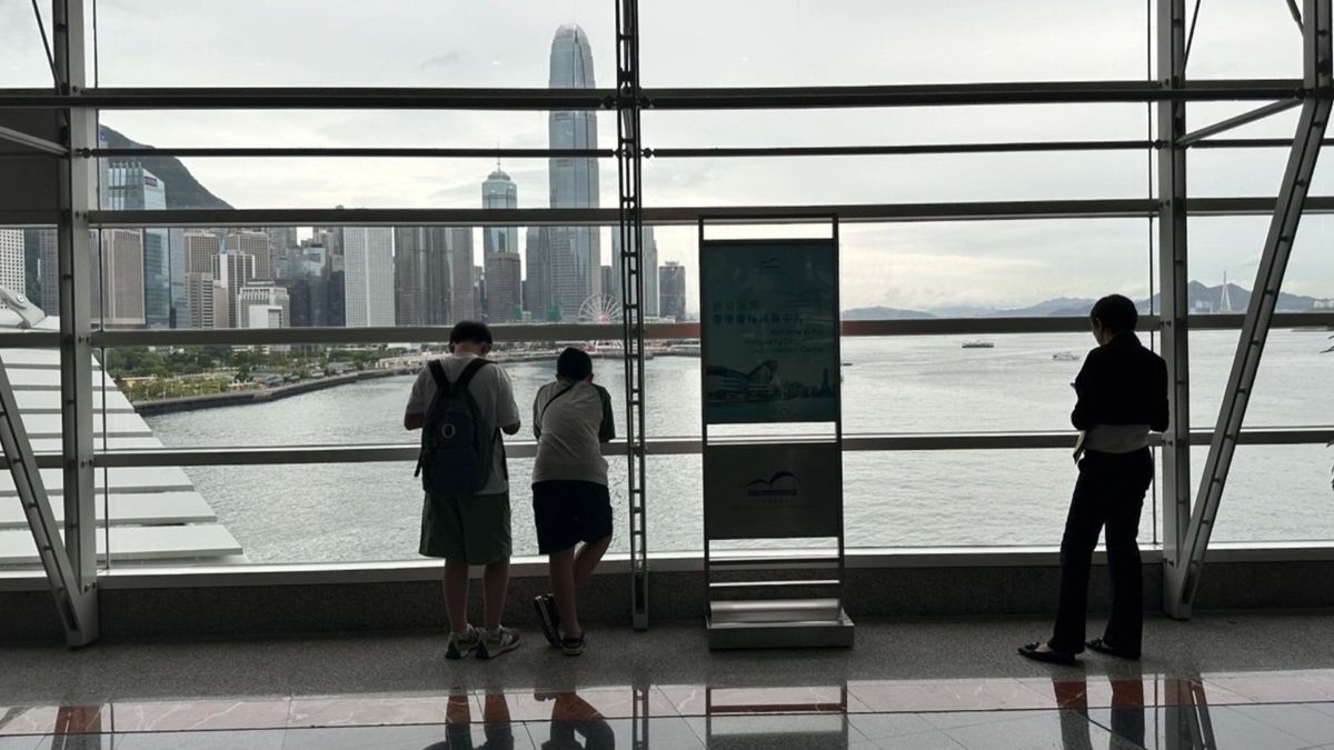 恒生指數技術上遺留中型上升裂口：即月期指轉倉結算走勢預測
