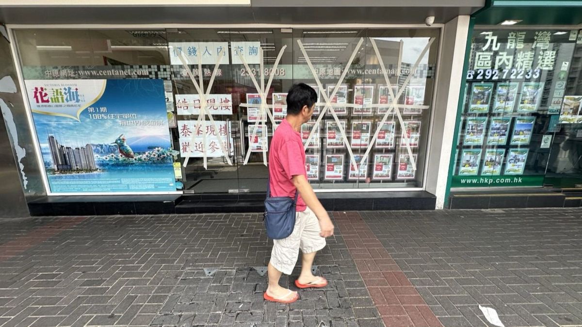 香港天文台：樺加沙減弱為強颱風，八號風球今晚8時前維持