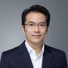 香港財經時報 HKBT 投資專欄【理財新思維】趙柏舜 (Leon Chiu) 為 Blackhorn Wealth Management Limited 投資總監，證監會 第 4 及 9 類持牌負責人，擁有超過 25 年投資與資產配置經驗。其管理基金於 2022 年「股債雙殺」的嚴峻市場環境中仍能錄得正回報，貫徹「全天候投資組合」的核心理念，並以「雙引擎投資組合」架構推動「自製買樓收租」策略。
