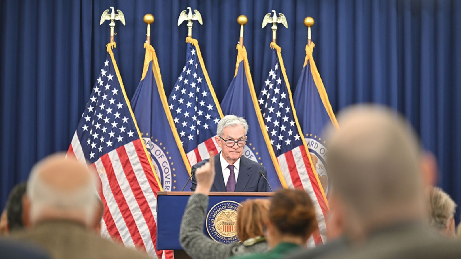 美國議息｜再次「盲目」減息？DWS：責任將再度落在鮑威爾身上