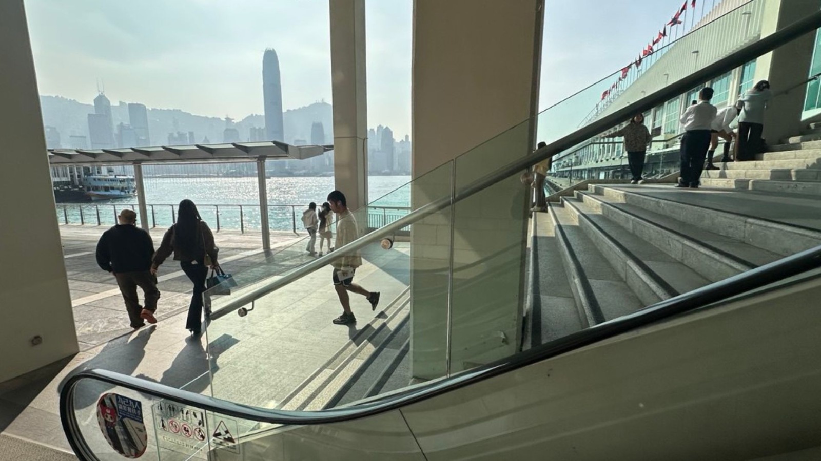 恒生指數略見反覆並回試10天線支持：技術上再尋頂？還看這些條件