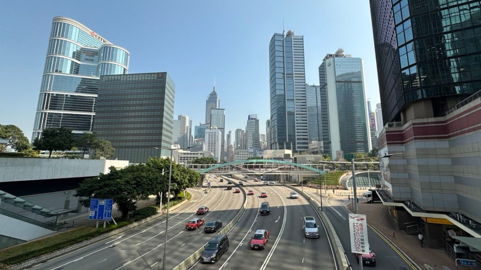 港股走勢｜恒生指數漸擺脫續尋頂趨勢：不跌離10天線問題該不大