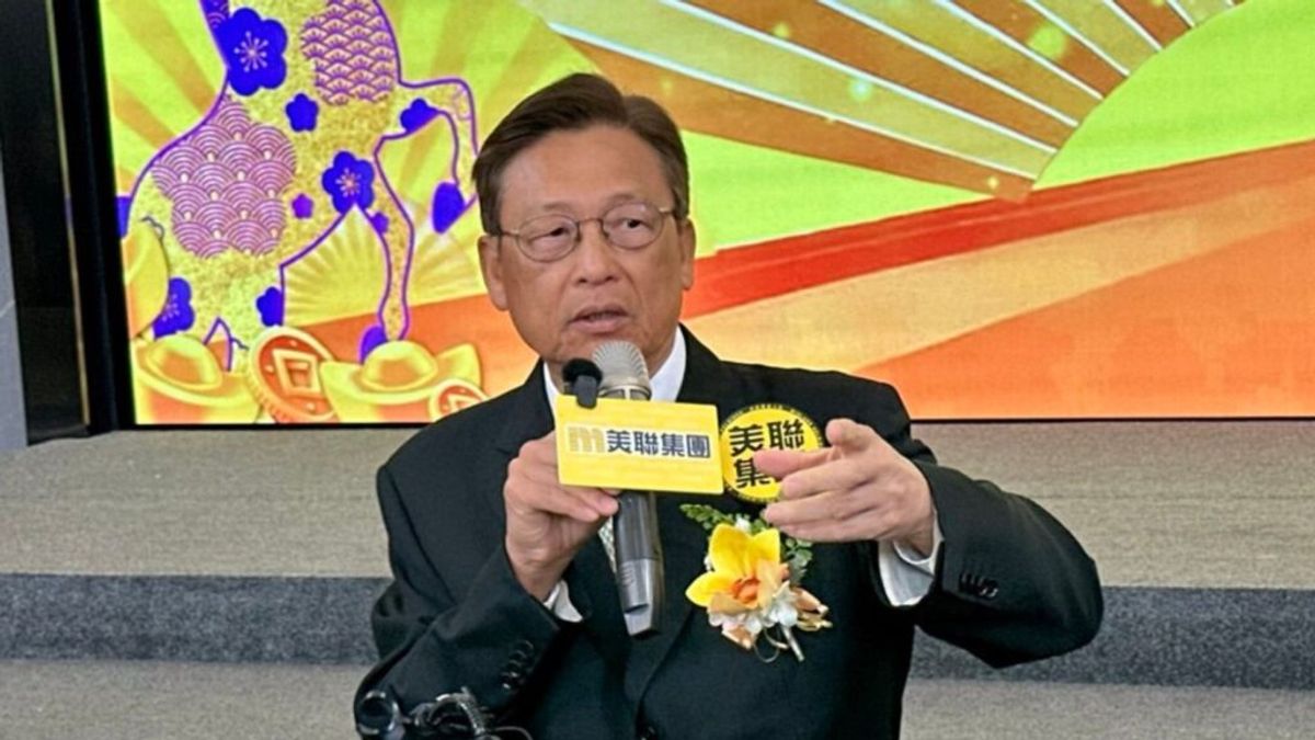黃建業料今年屬「陽春市」，馬年港樓「三升報喜」，包括樓市升、股市升，以及政府收入升，預料今年樓價升一成。