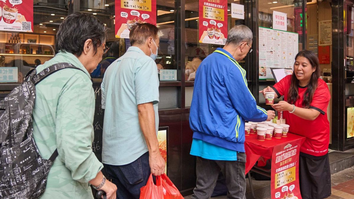 黑白港式奶茶日, 免費派奶茶